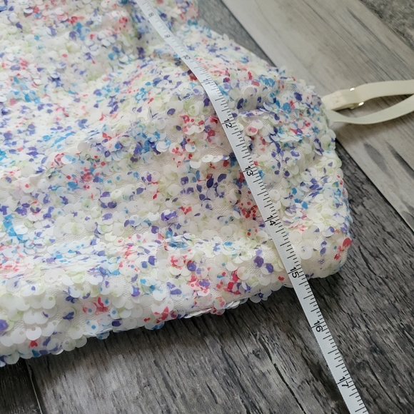 GORGEOUS Guess Dress Size 6 - Picture 5 of 6